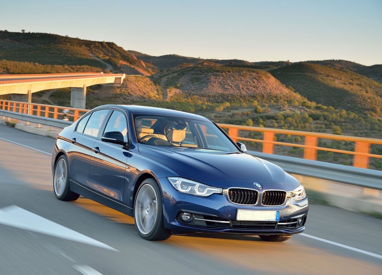электрический седан BMW 3 Series 
